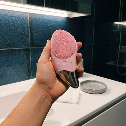 Glowen™ Sonic Smooth Cleansing Brush